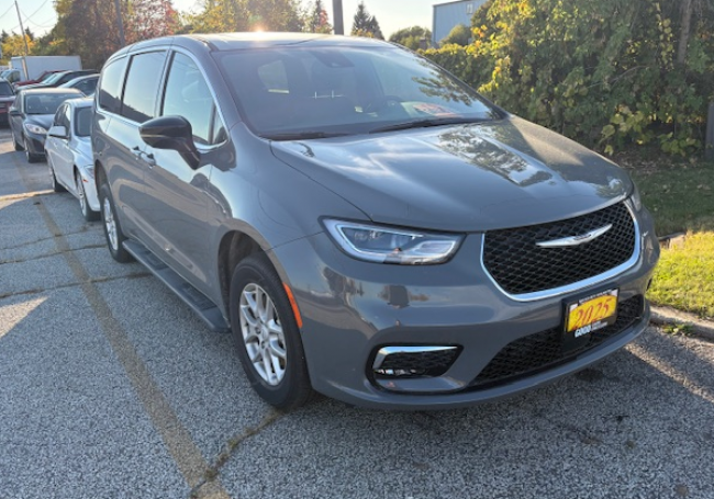 2025 Chrysler Pacifica Select Wheelchair Accessible Used